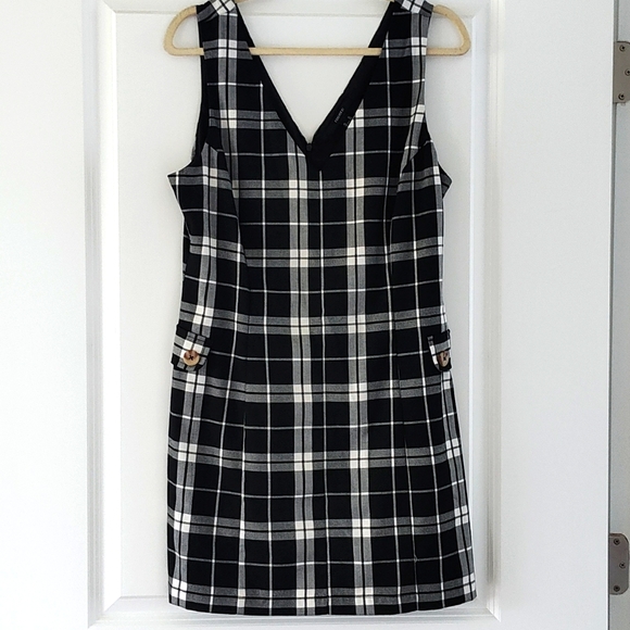 Forever 21 Dresses & Skirts - Forever 21 Women's Black/White Plaid V Neck Sleeveless Mini Dress Size XL